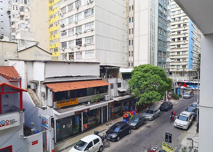 Apartamento silencioso para 6 pessoas, 2 quadras da praia, próximo a bares, restaurantes e metrô Rio de Janeiro