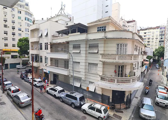 Apartamento silencioso para 6 pessoas, 2 quadras da praia, próximo a bares, restaurantes e metrô Rio de Janeiro